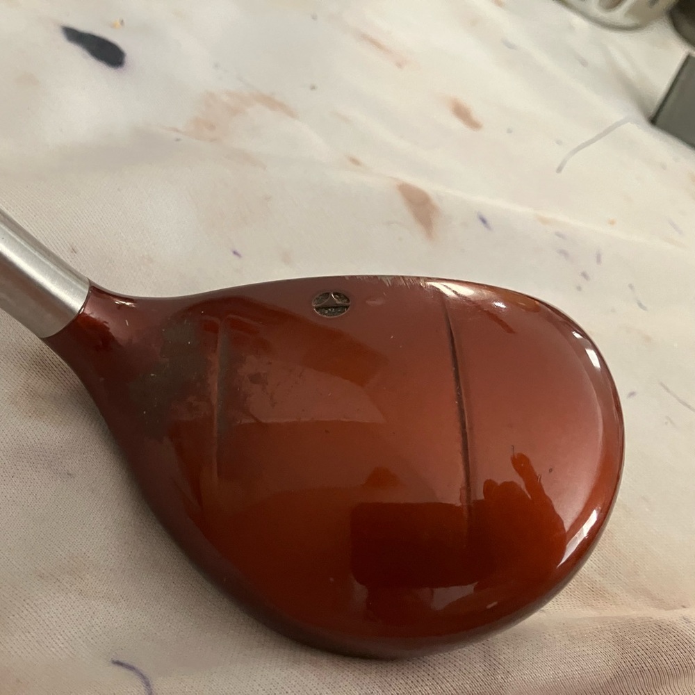 Taylor made six hybrid with grandphite
Shaft, right handed